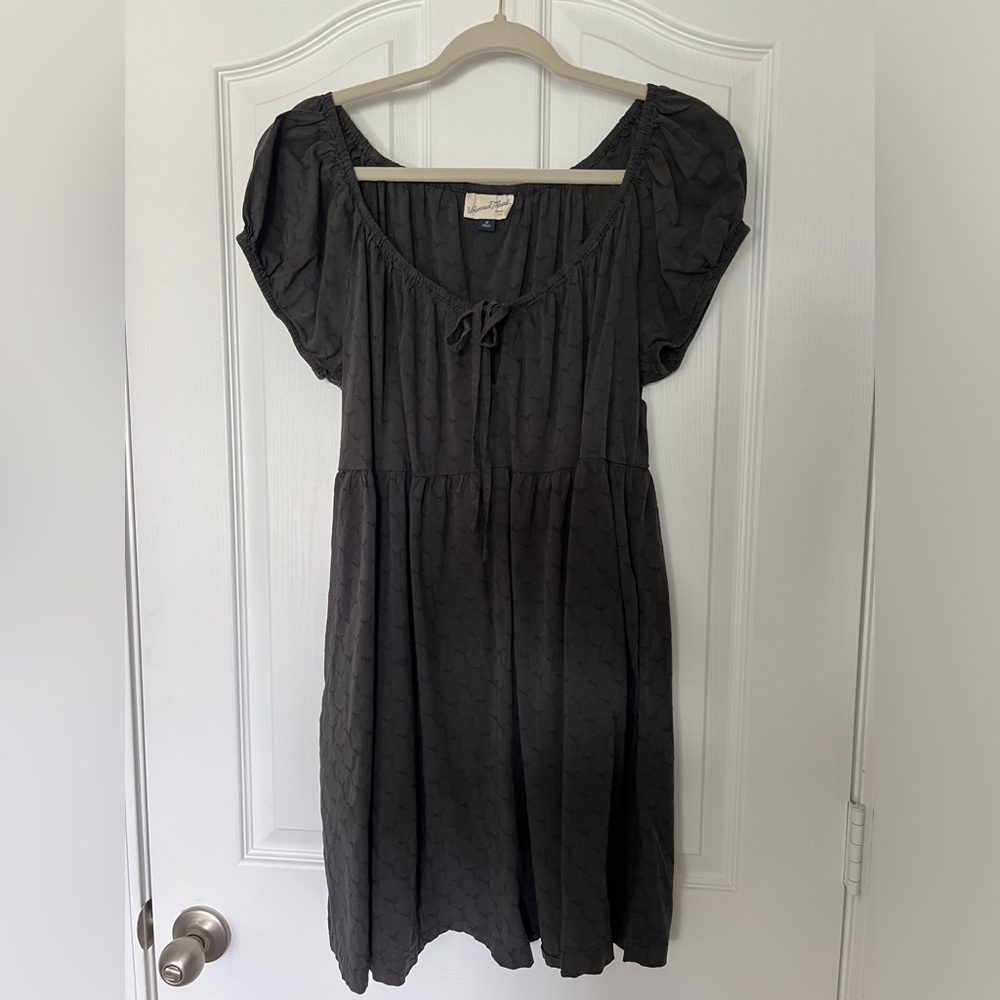 Super cute black dress!